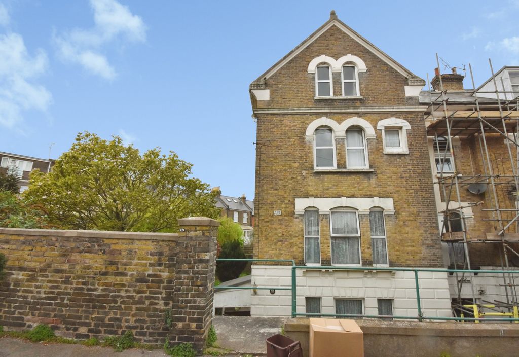 6 bed end terrace house for saleSouth Eastern Road, Ramsgate, Kent CT11