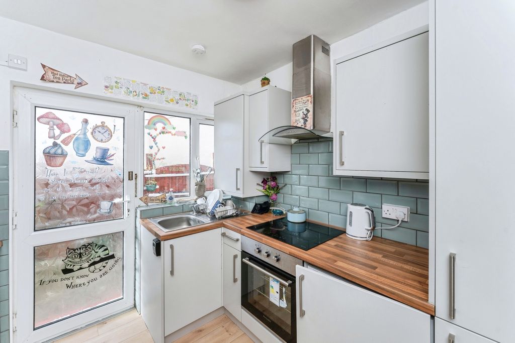 Additional image 4 of 2 bed detached bungalow for saleRhyl Coast Road, Rhyl LL18
