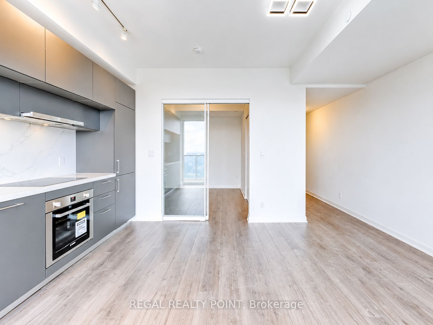 2307-99 Foxbar Road, Toronto, ON, M4V 0B2 photo 4