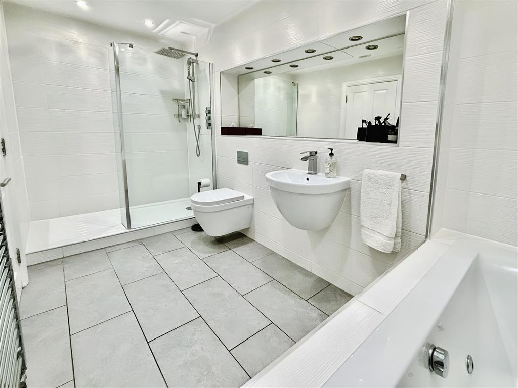 Additional image 5 of 2 bed flat for saleEsplanade, Rochester ME1