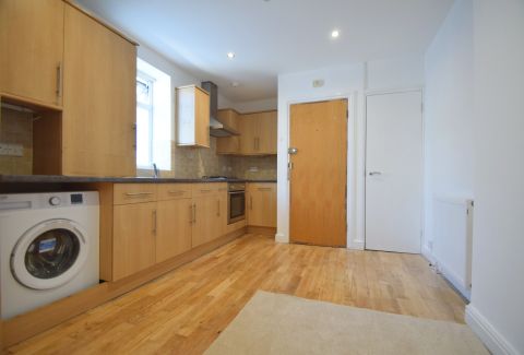 The Walk, Roath CF24