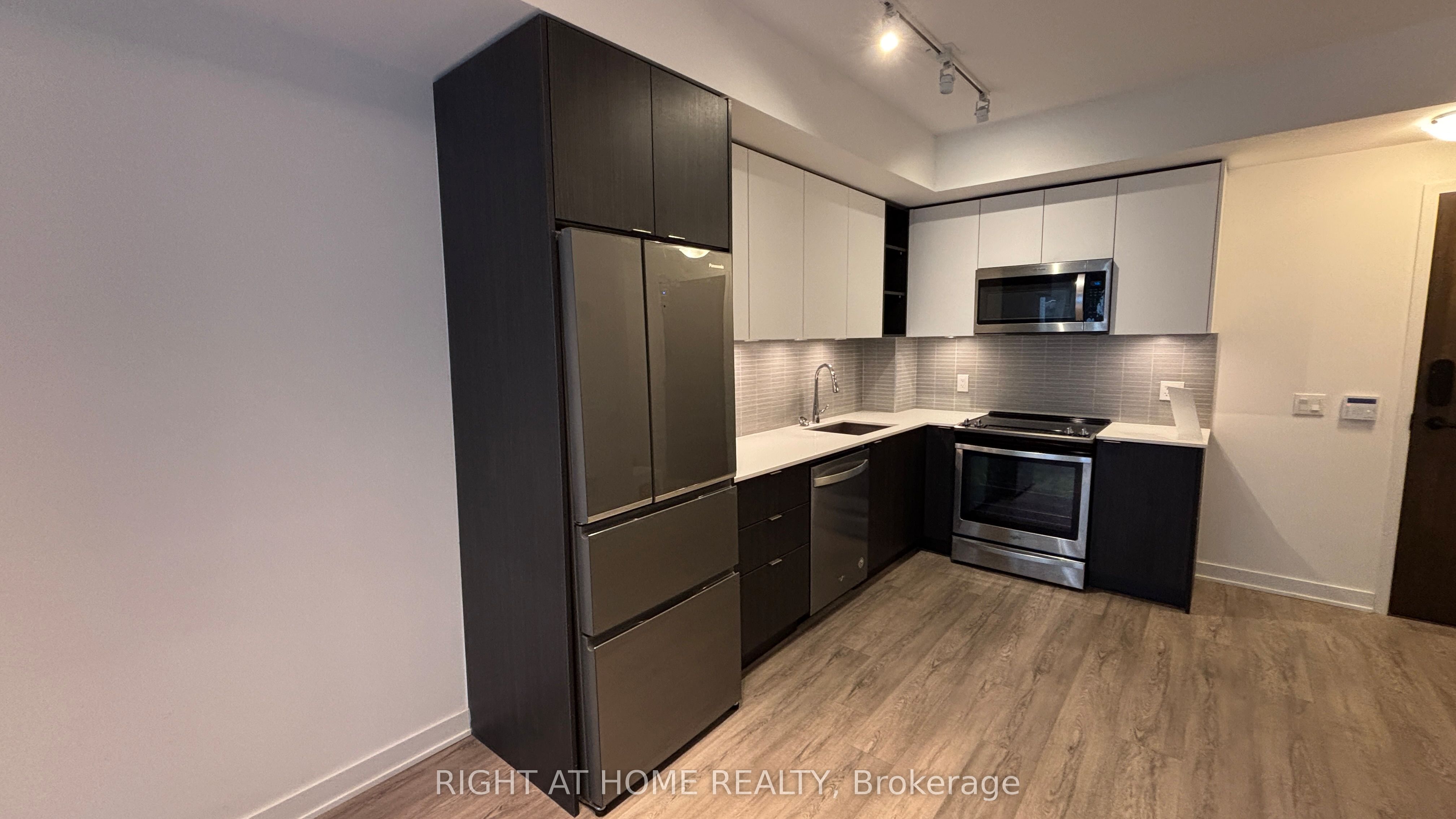 311-100 Eagle Rock Way, Vaughan, ON, L6A 5B9 photo 5