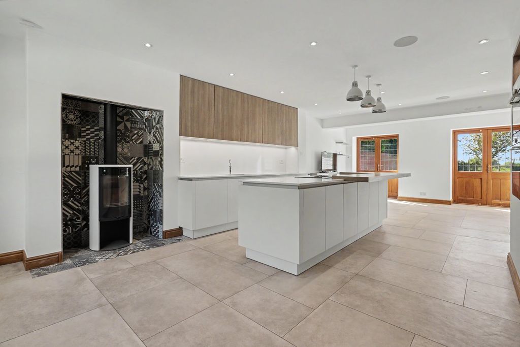 Additional image 8 of 5 bed detached house for saleShopland Hall Road, Rochford SS4