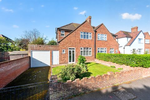 Lebanon Avenue, Hanworth TW13