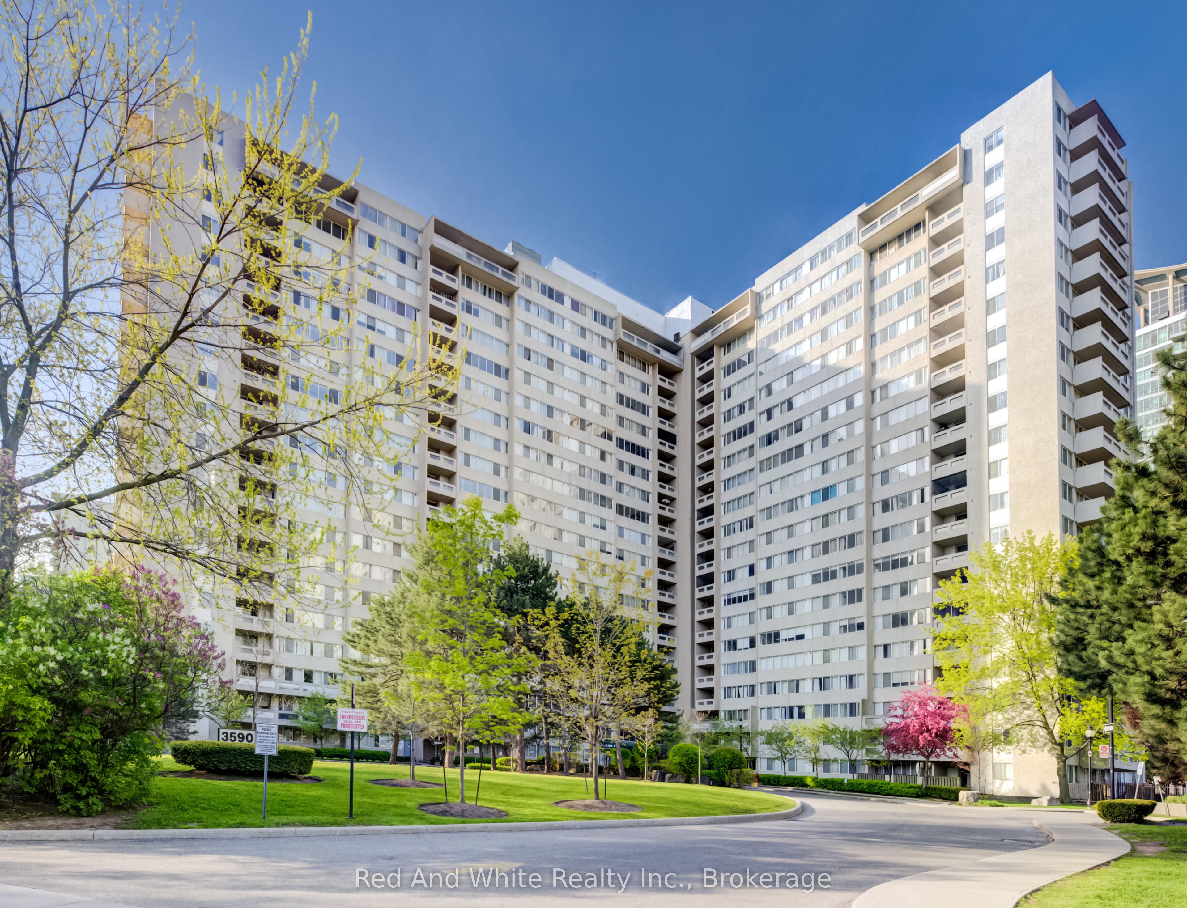 2013-3590 Kaneff Crescent, Mississauga, ON, L5A 3X3