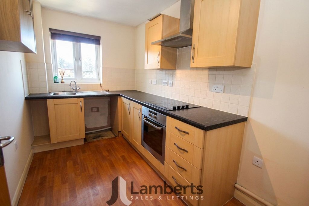 2 bed flat for saleGloucester Close, Enfield B97 photo 2