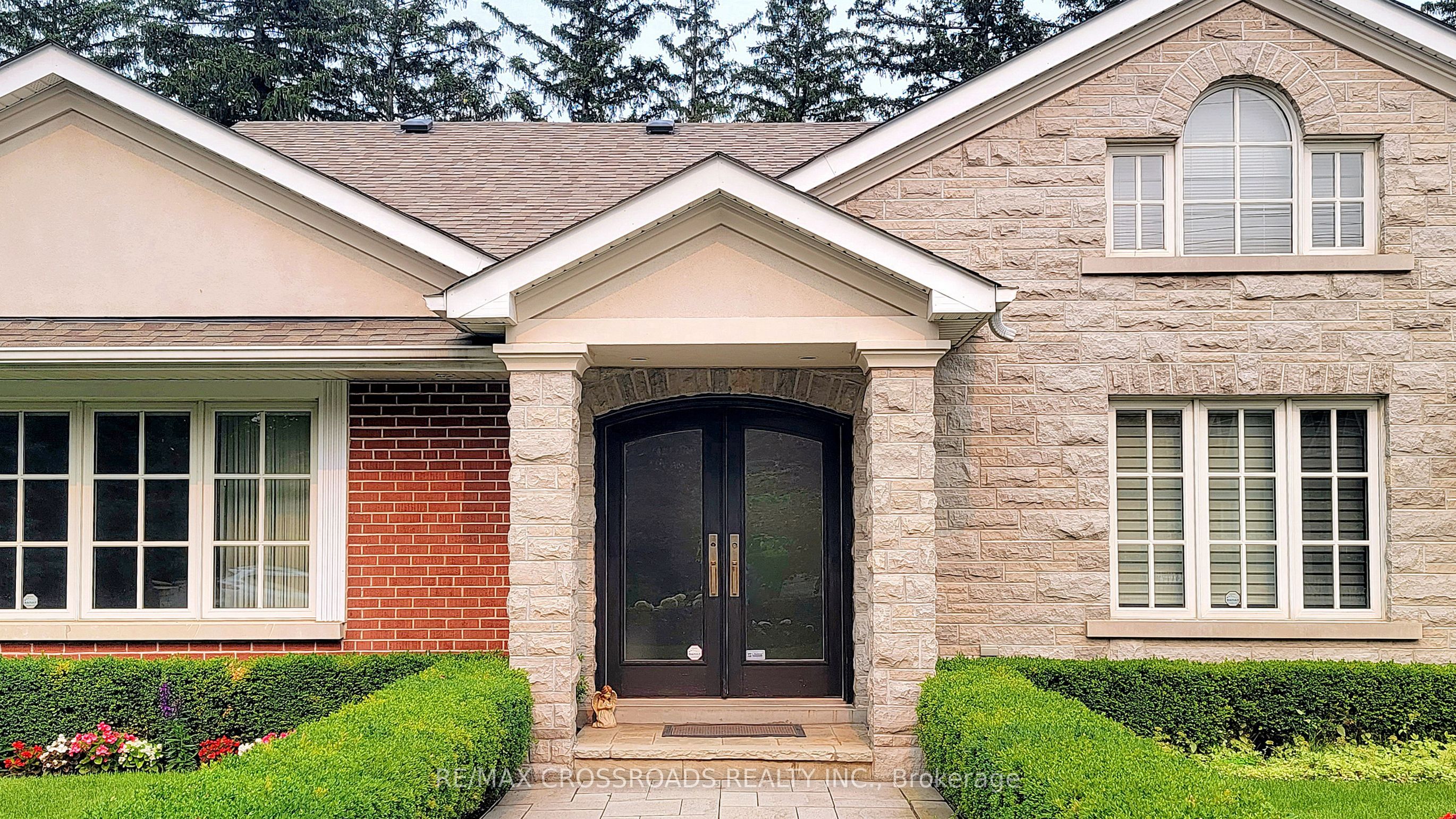 9 Daleberry Place, Toronto, ON, M3B 2A5
