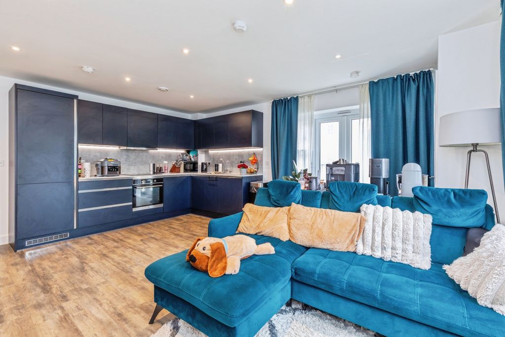 Additional image 2 of 2 bed flat for sale1 Glenway Road, Rochester ME1