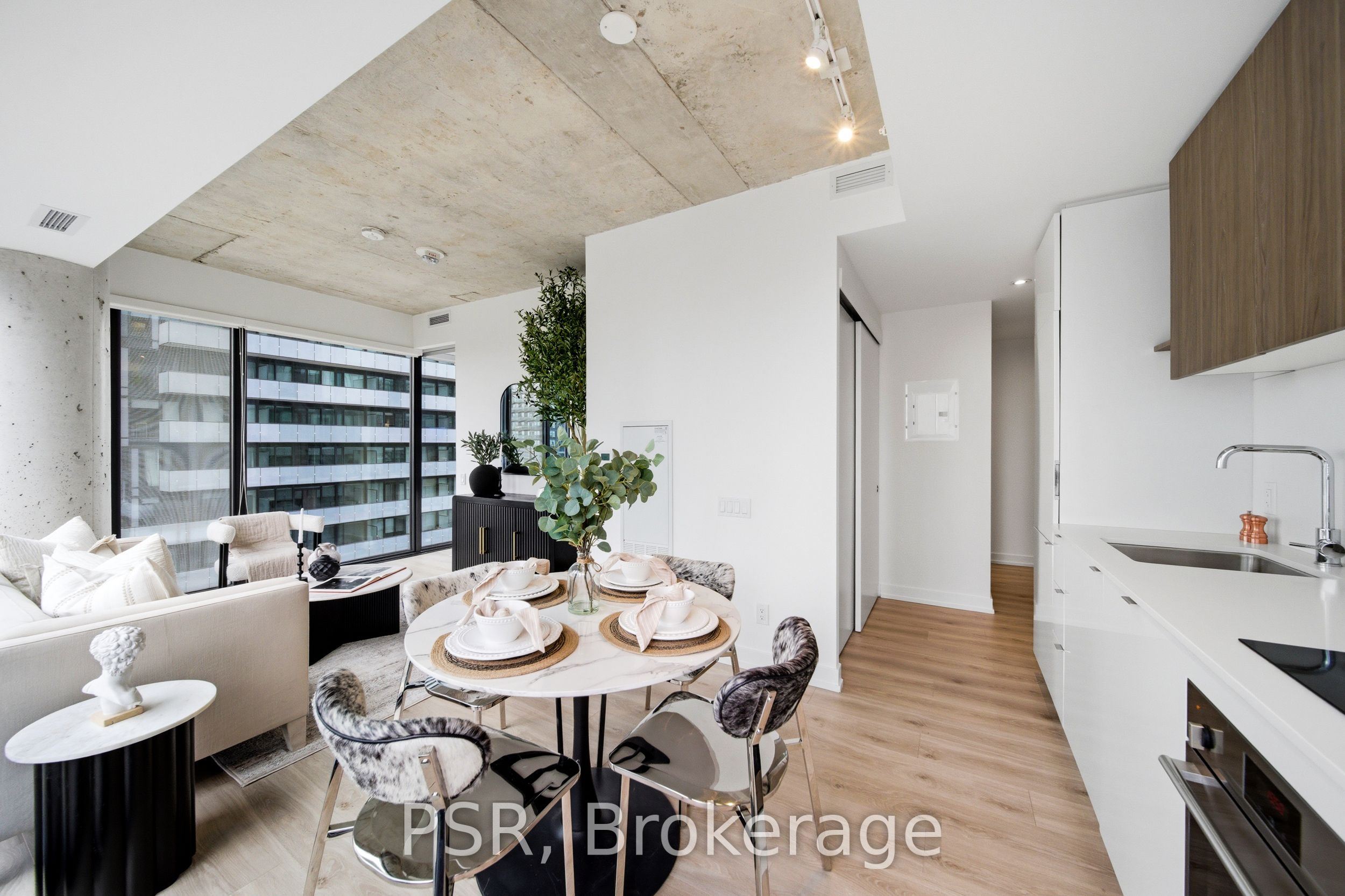 2005-161 Roehampton Avenue, Toronto, ON, M4P 0C8 photo 5