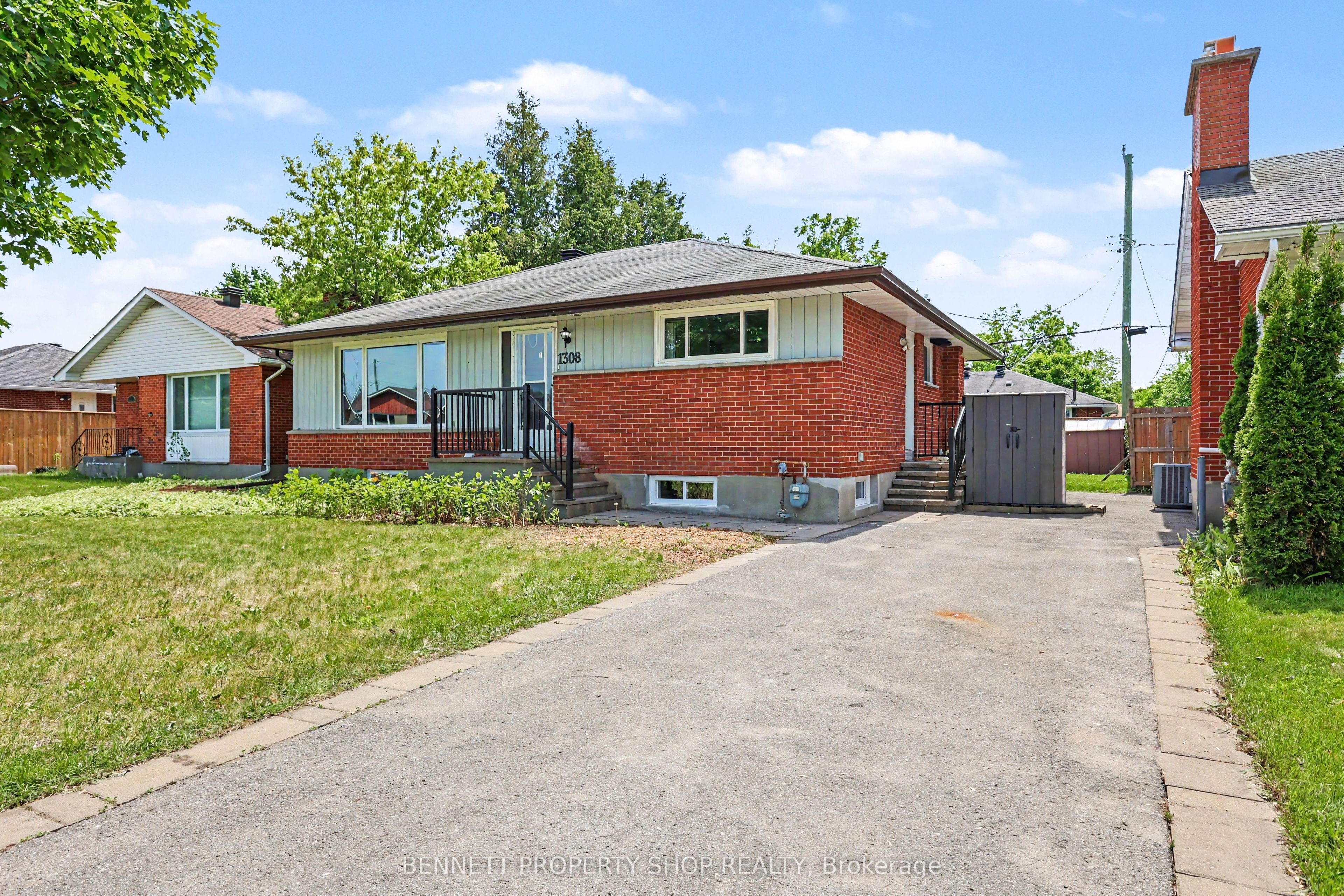 Additional image 2 of 1308 Rustic Drive, Ottawa, ON, K2C 2Y1