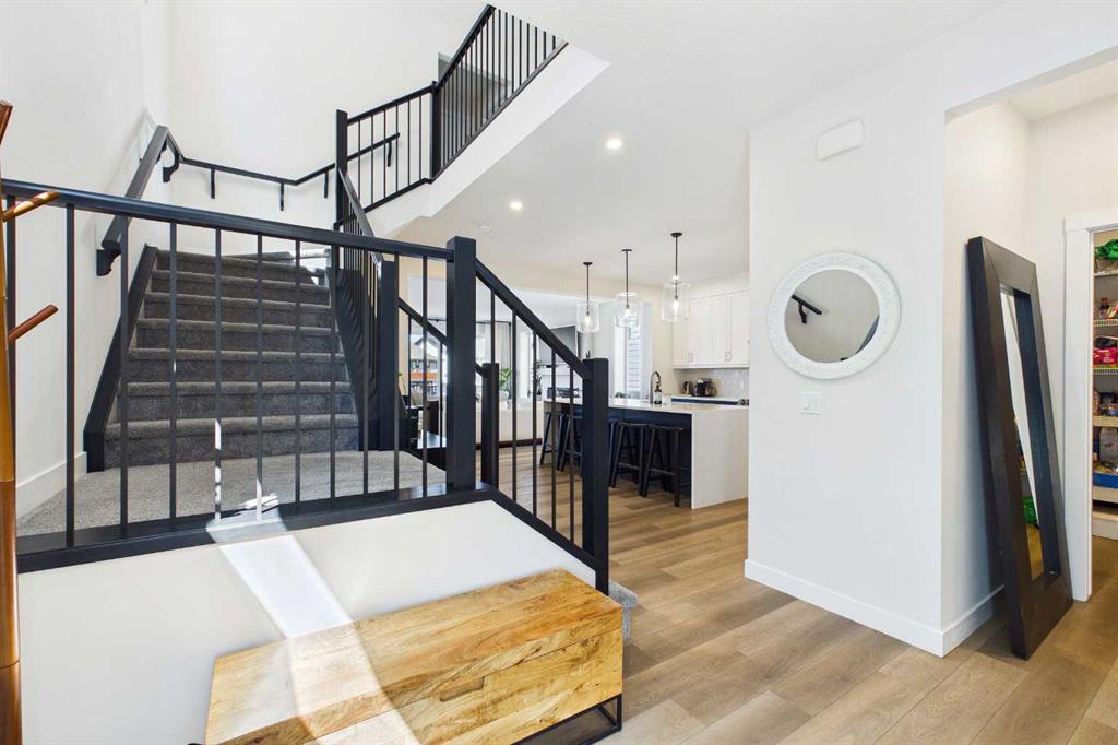 59 Royston Rise NW, Calgary, AB, T3L 0K1 photo 4