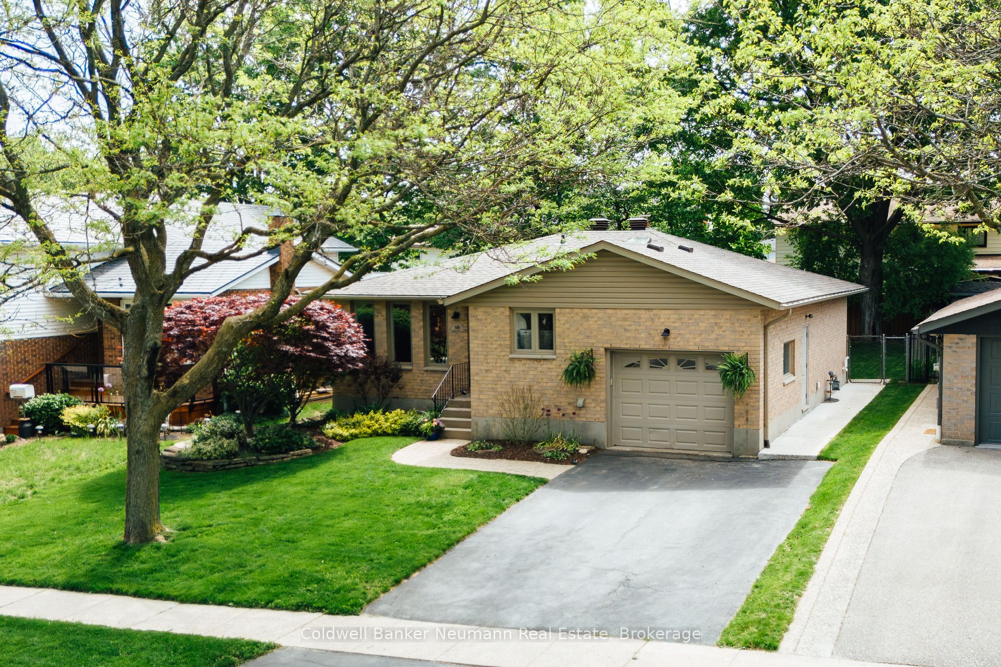 16 Suzanna Drive, Guelph, ON, N1K 1K4