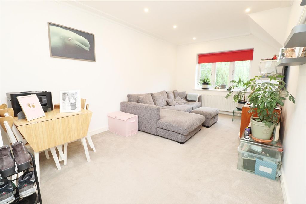 Additional image 2 of 2 bed flat for saleHighbridge Close, Radlett WD7