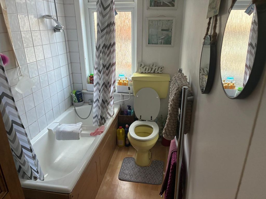 3 bed flat for saleMount Pleasant, Redditch B97 photo 5