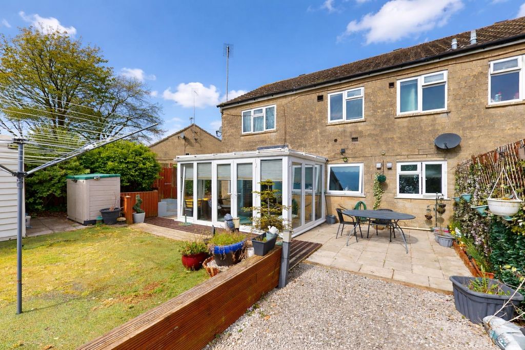 2 bed flat for saleFullwell Close, Faulkland, Radstock BA3