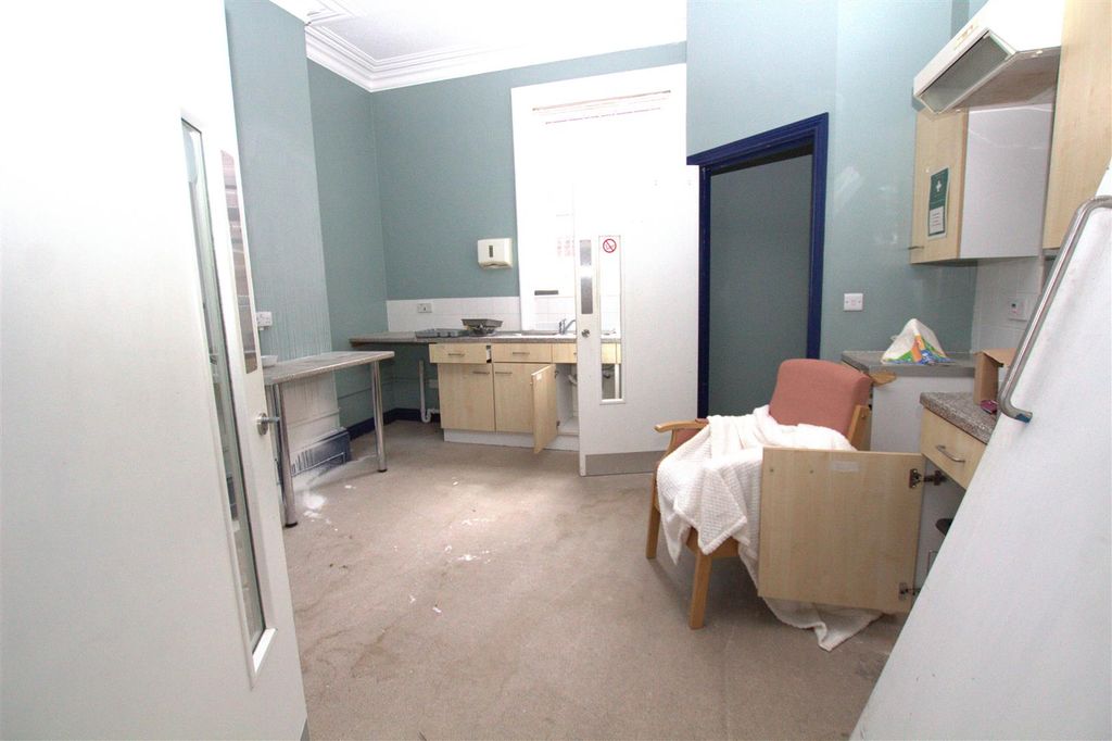 Additional image 8 of 6 bed terraced house for saleStation Road, Redcar TS10