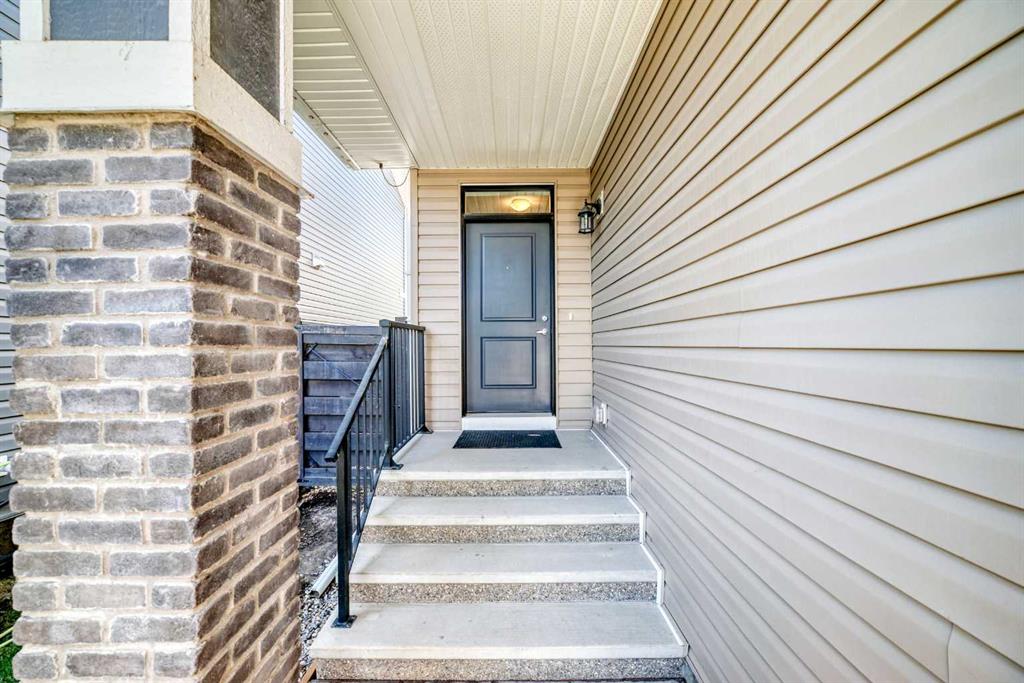984 Seton Circle SE, Calgary, AB, T3M 2V2 photo 3