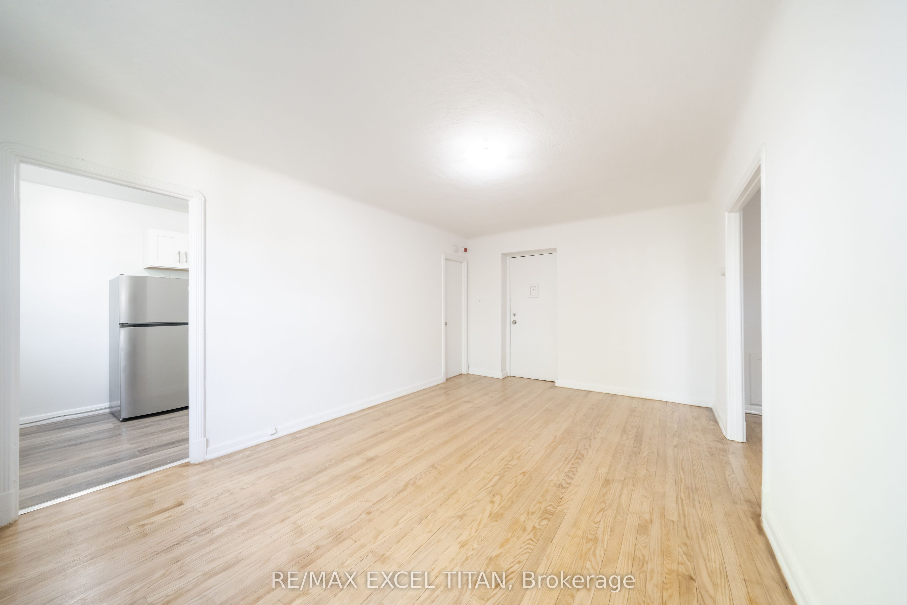 24-8 Mallory Gardens, Toronto, ON, M4V 2A6 photo 5