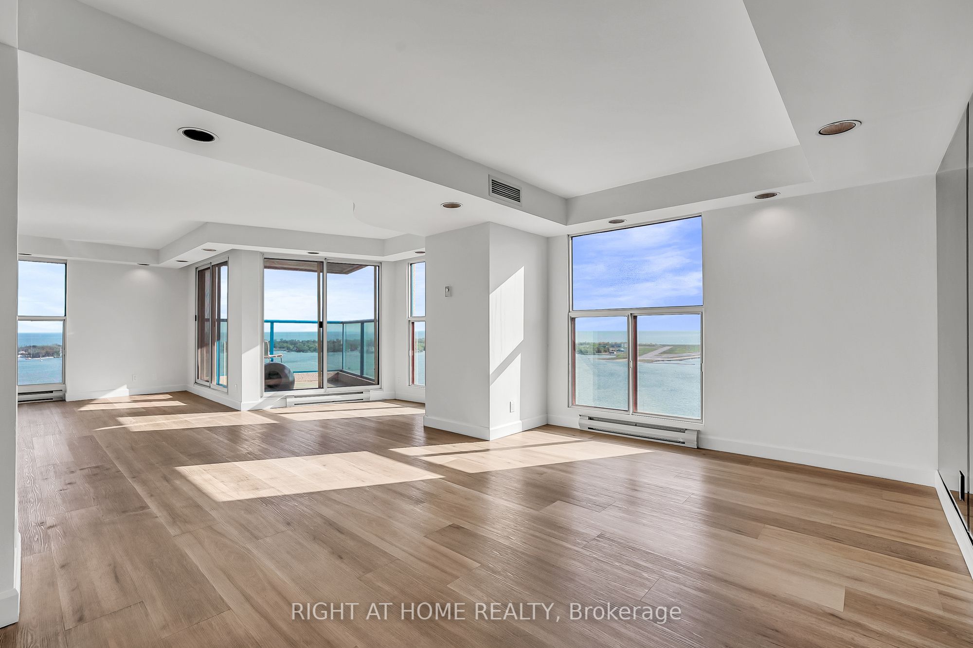 3008-99 Harbour Square, Toronto, ON, M5J 2H2 photo 4