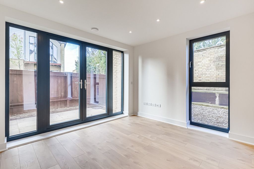 Additional image 2 of 1 bed flat for saleHigh Street, Rayleigh SS6