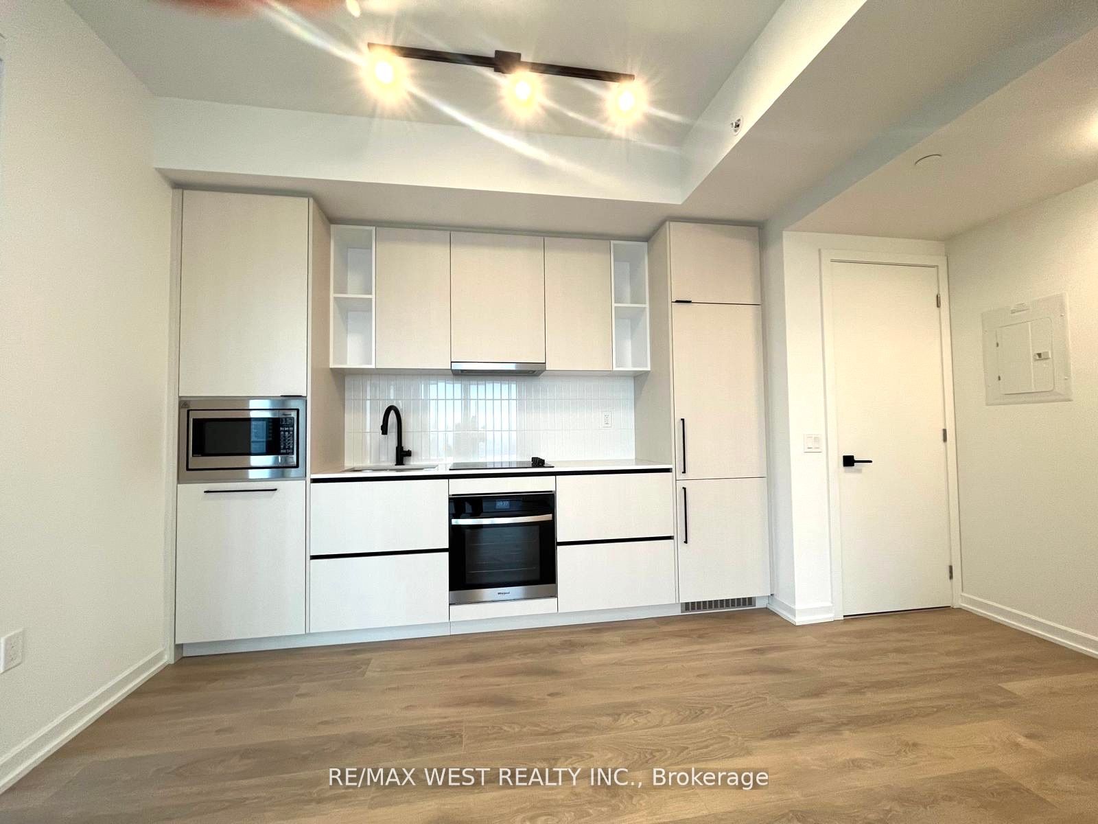 2103-10 Graphophone Grove, Toronto, ON, M6H 0E5