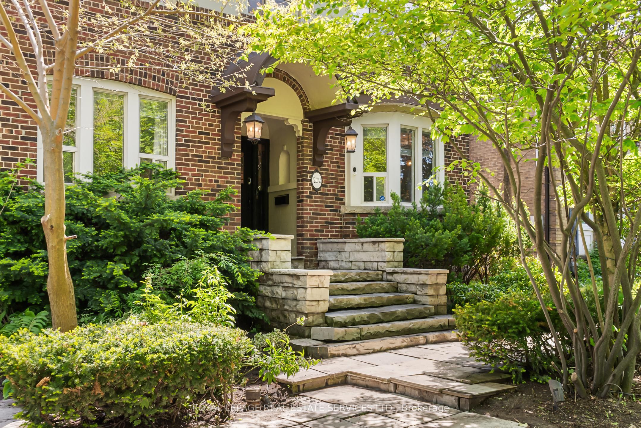 Additional image 2 of 202 Dinnick Crescent, Toronto, ON, M4N 1M3
