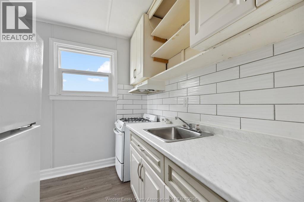 374 Campbell , Windsor, ON, N9H2B3 photo 4