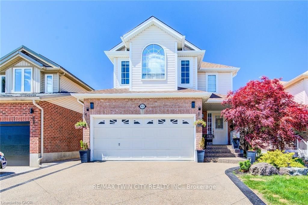 913 Copper Leaf Crescent, Kitchener, ON, N2E 3W1 photo 2