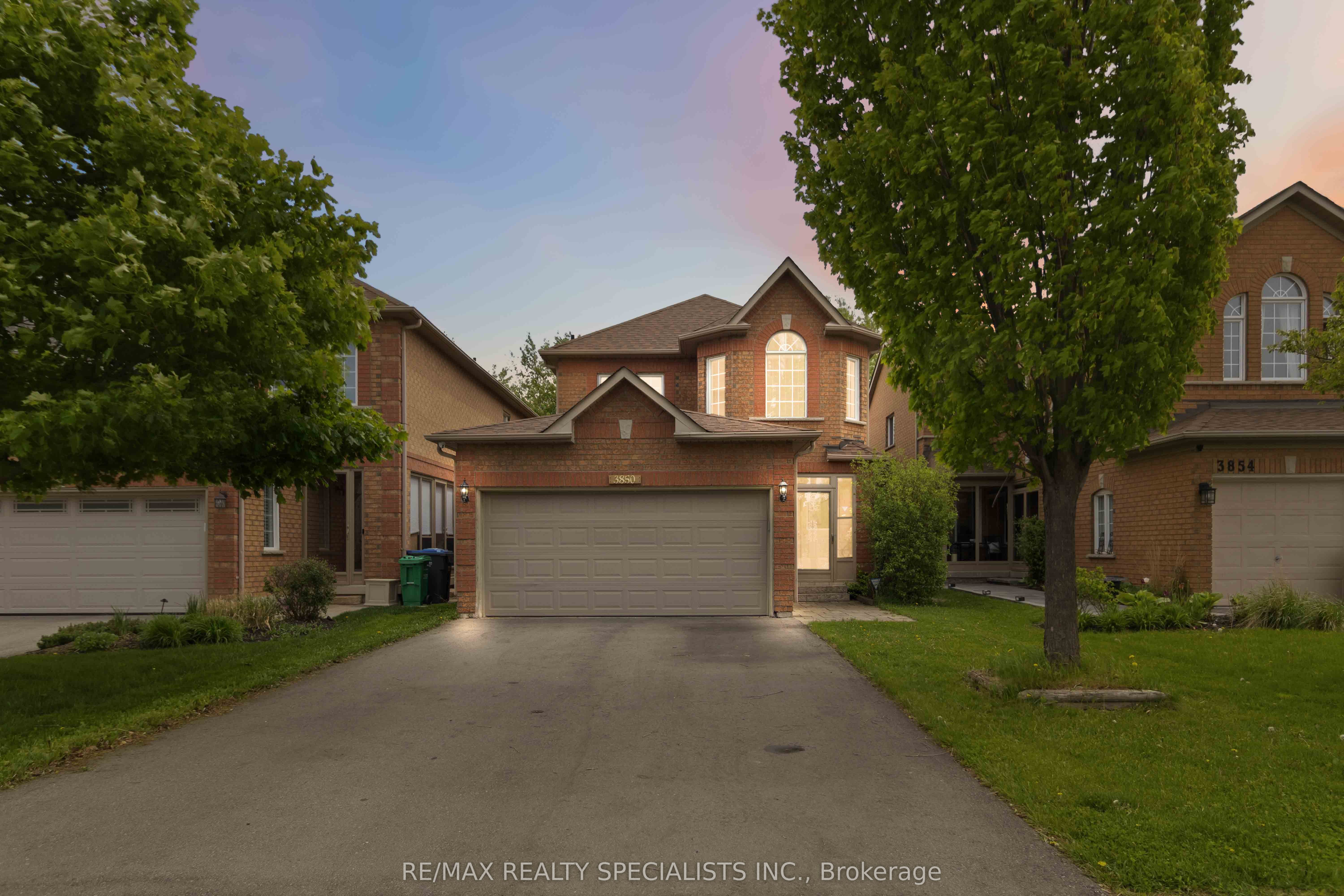 3850 Forest Bluff Crescent, Mississauga, ON, L5N 7V1 photo 2