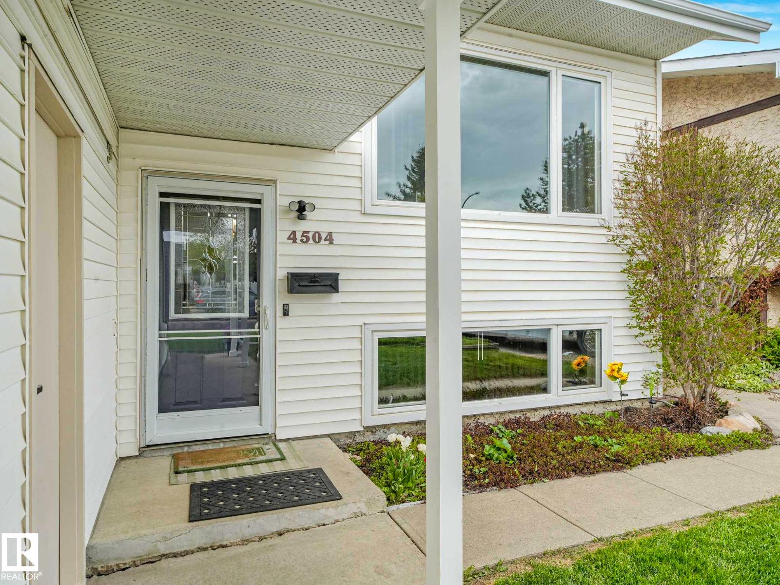 4504 29 Avenue NW, Edmonton, AB, T6L4S4 photo 4