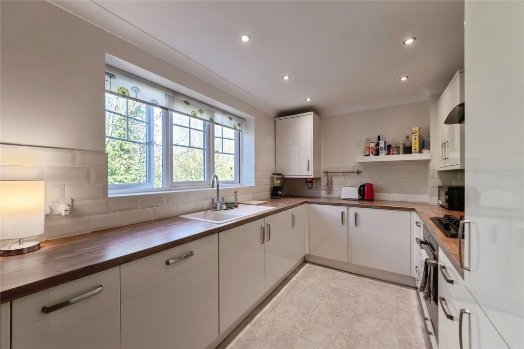 Additional image 3 of 2 bed flat for saleEvesham Road, Redditch, Worcestershire B97
