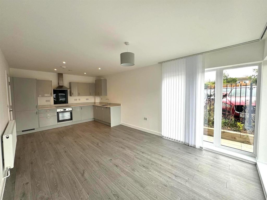 Additional image 7 of 2 bed flat for saleEastwood Road, Rayleigh SS6