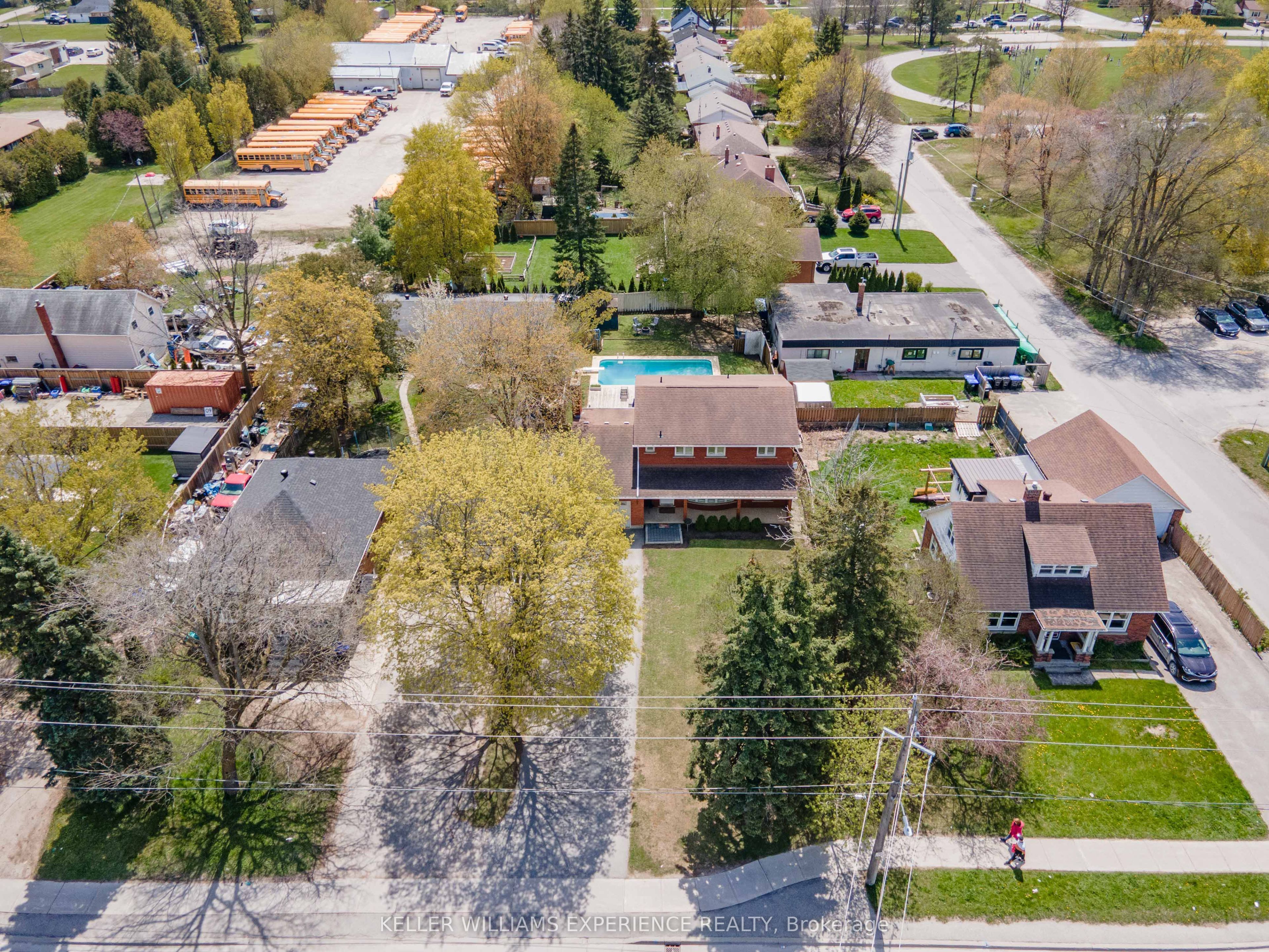 281 Victoria Street E, New Tecumseth, ON, L9R 1K4 photo 3