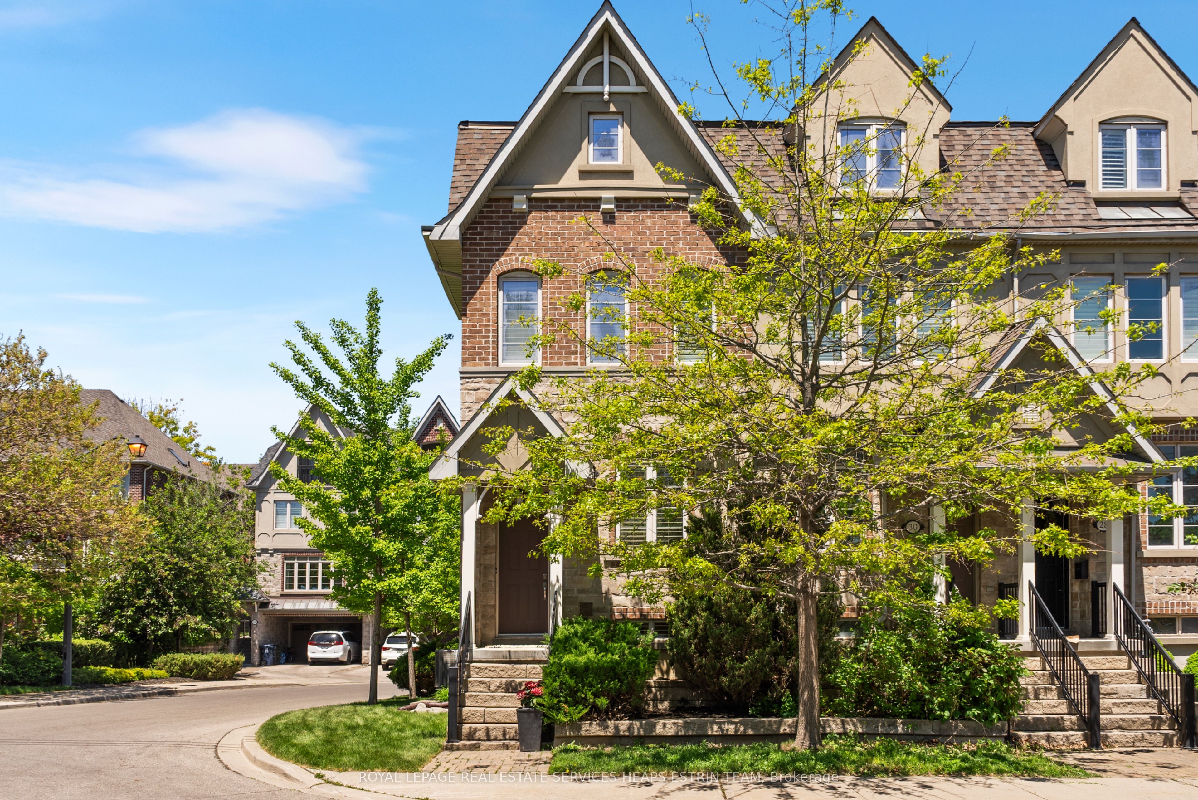 32 Mendota Road, Toronto, ON, M8Y 1E8