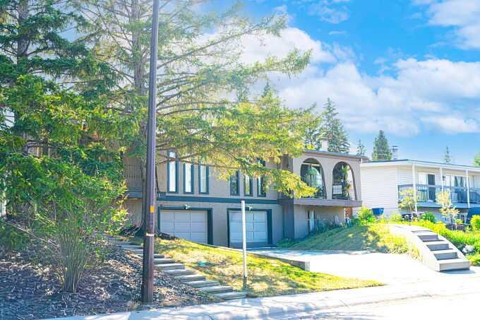 801 Canfield Way SW, Calgary, AB, T3W 1K4 photo 2