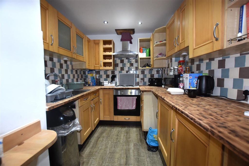 Additional image 8 of 4 bed flat for saleFore Street, Redruth TR15