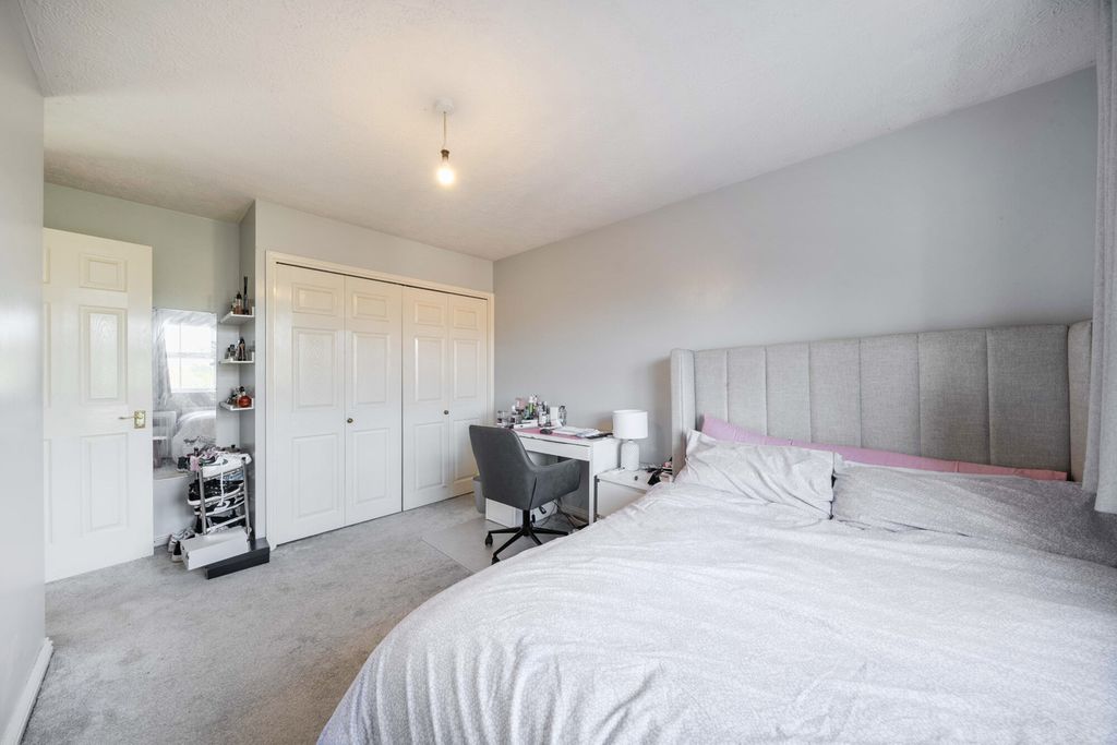 Additional image 6 of 2 bed flat for saleSalters Close, Rickmansworth, Hertfordshire WD3