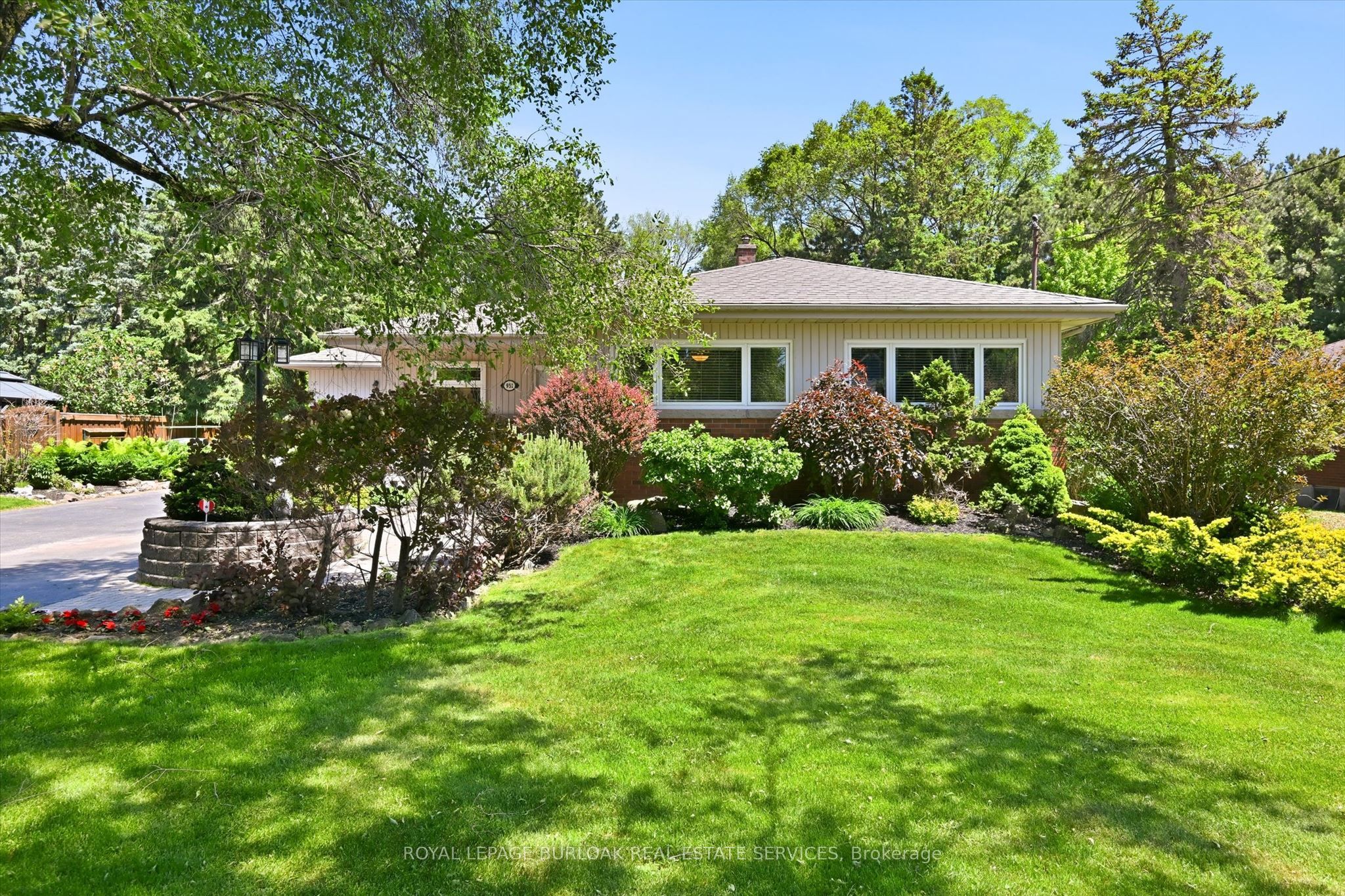 951 Cloverleaf Drive, Burlington, ON, L7T 3Y8 photo 2
