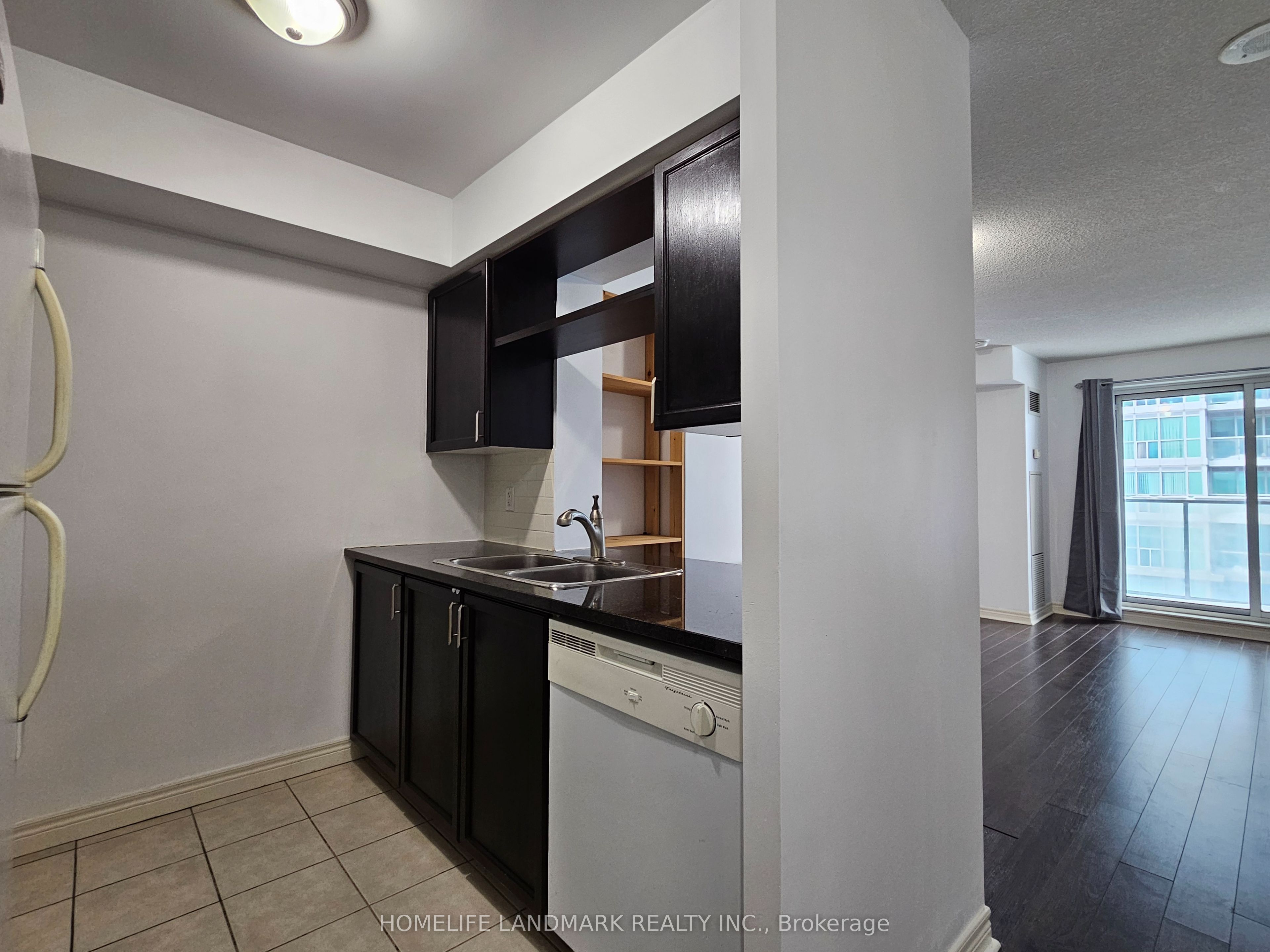 # 1705-70 Town Centre Court, Toronto, ON, M1P 4Y7 photo 5