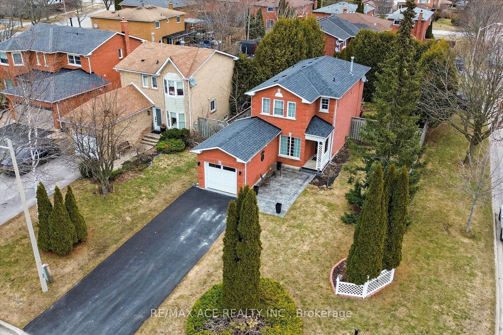 1 Aldcroft Crescent, Clarington, ON, L1C 4P2