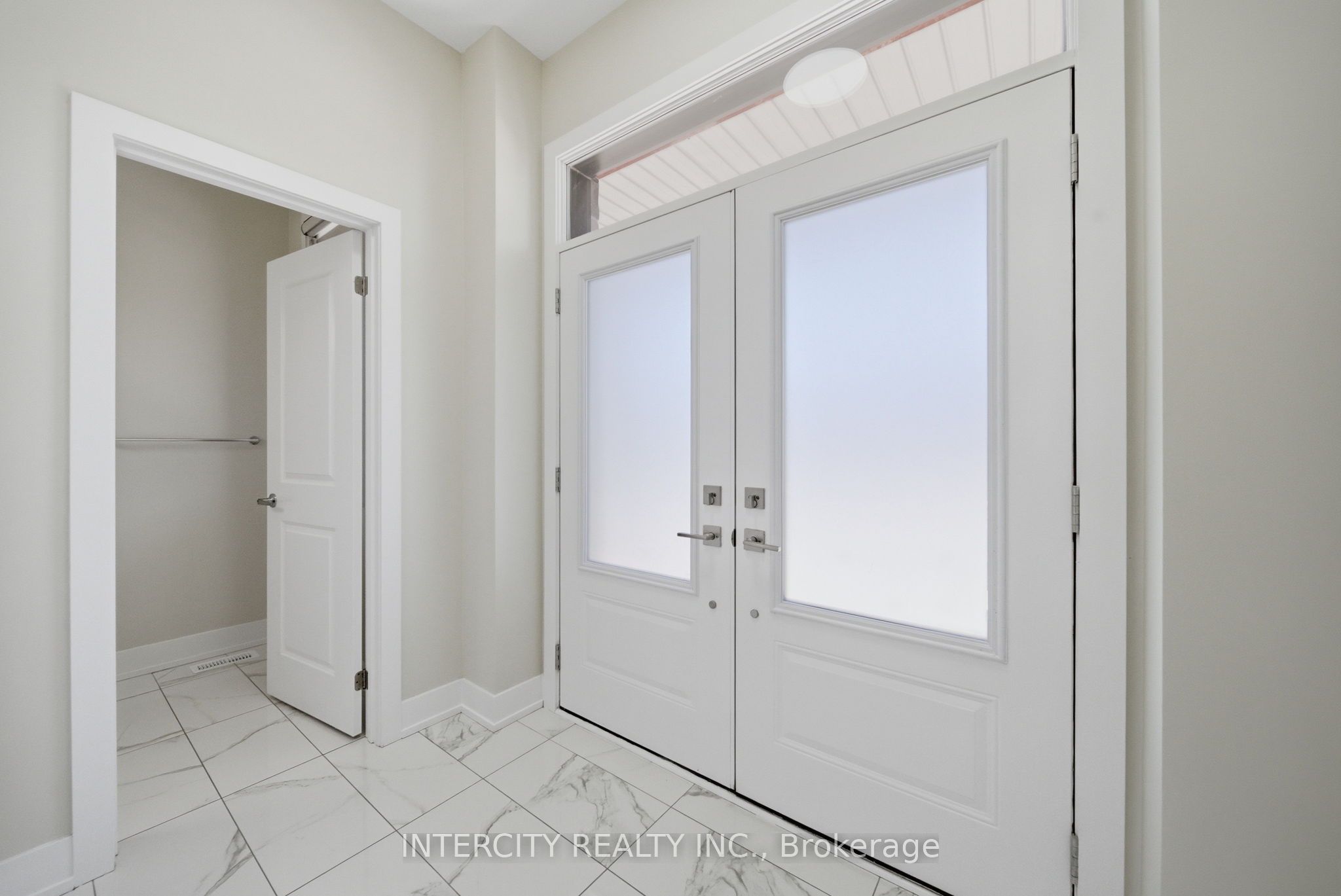 10 Kingsbury Trail, Barrie, ON, L9J 0W9 photo 2