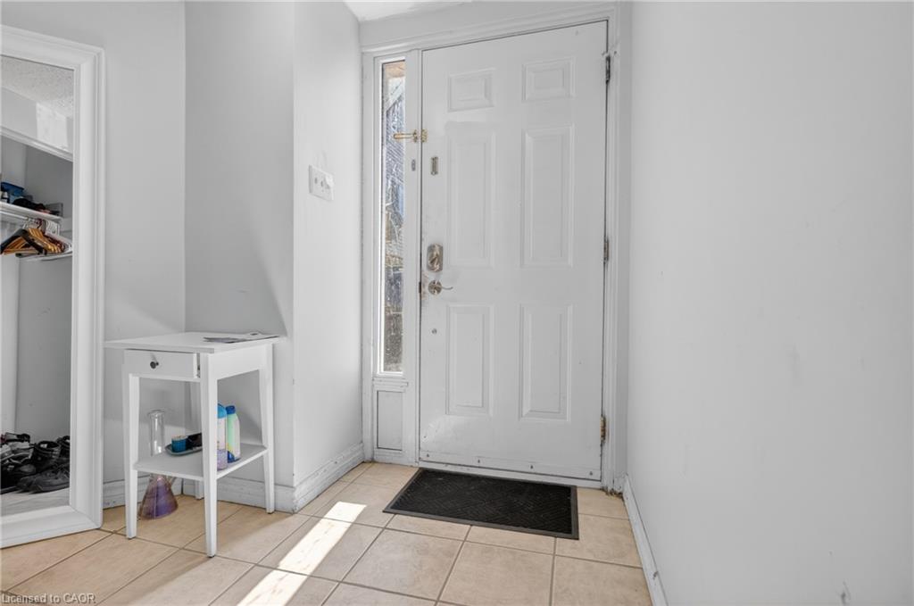 37-60 Elmsdale Drive, Kitchener, ON, N2E 2G4 photo 2
