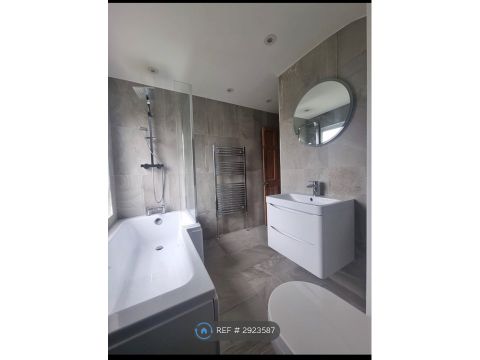 Como Street, Romford RM7