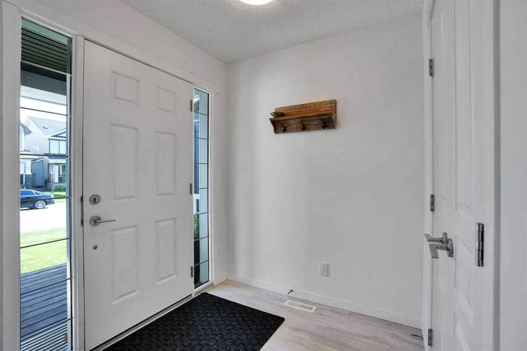 209 Copperpond Parade SE, Calgary, AB, T2Z 5B2 photo 2