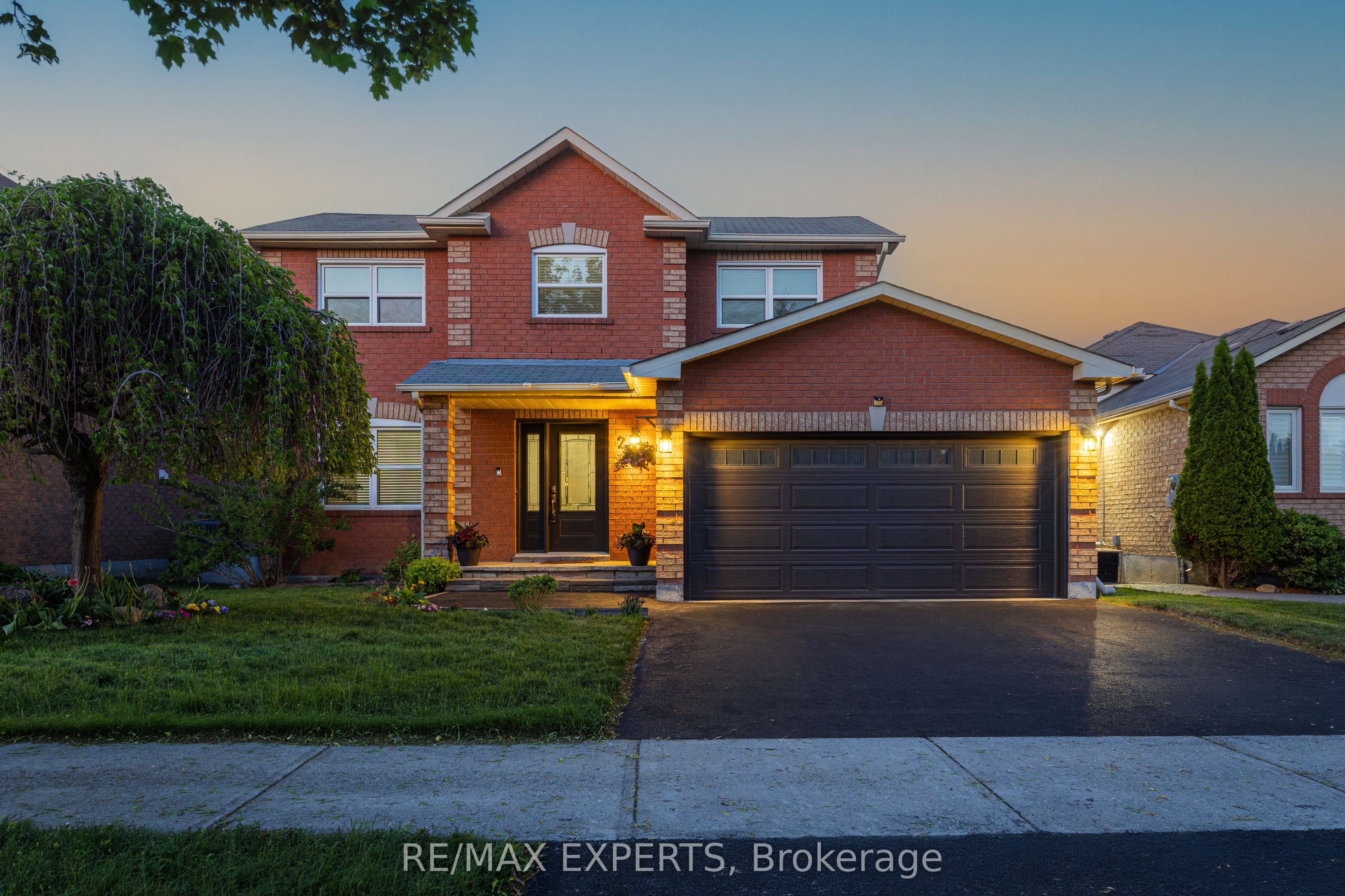 213 Melbourne Drive, Bradford West Gwillimbury, ON, L3Z 2Y8