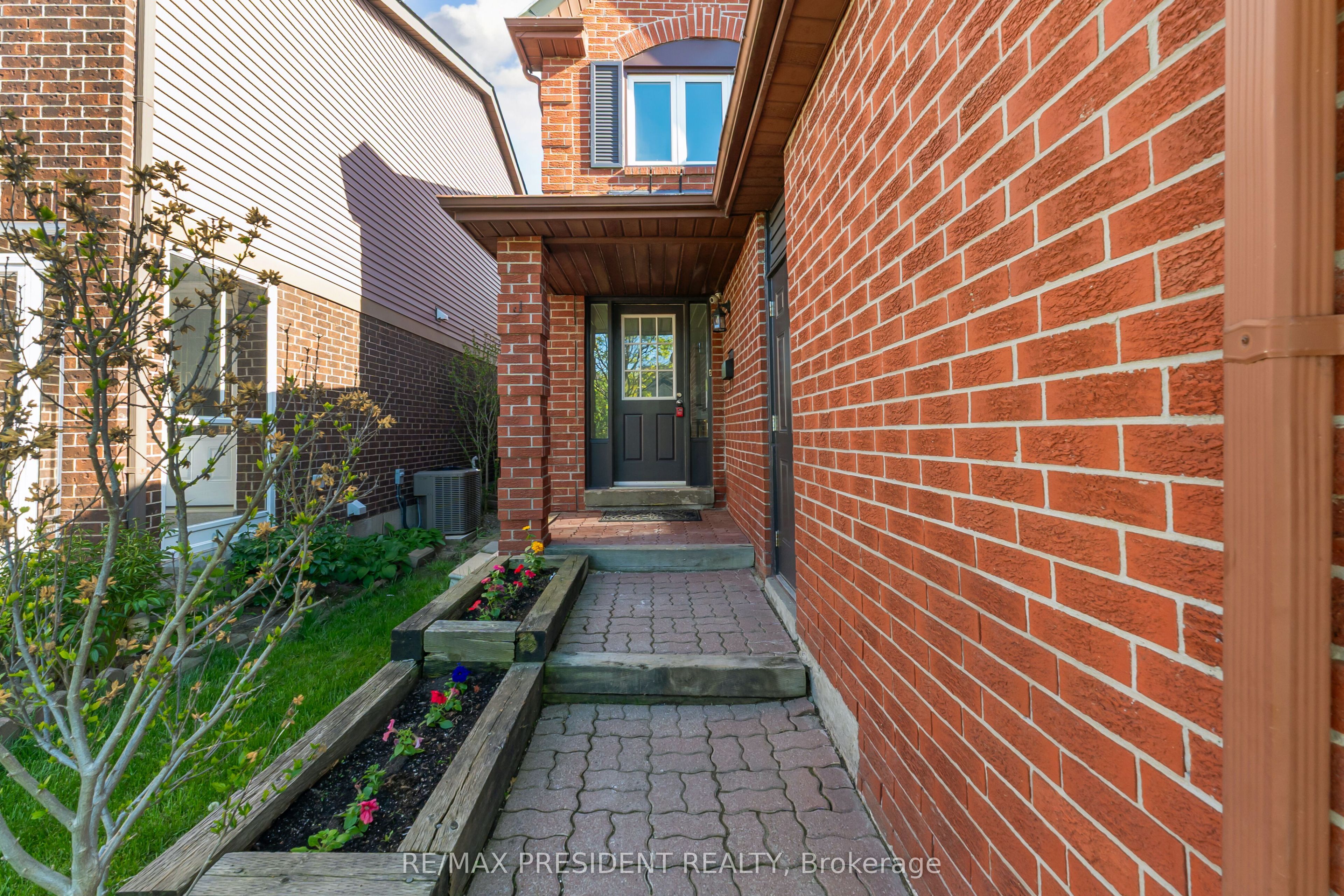 19 Copeland Road, Brampton, ON, L6Y 2S5 photo 3