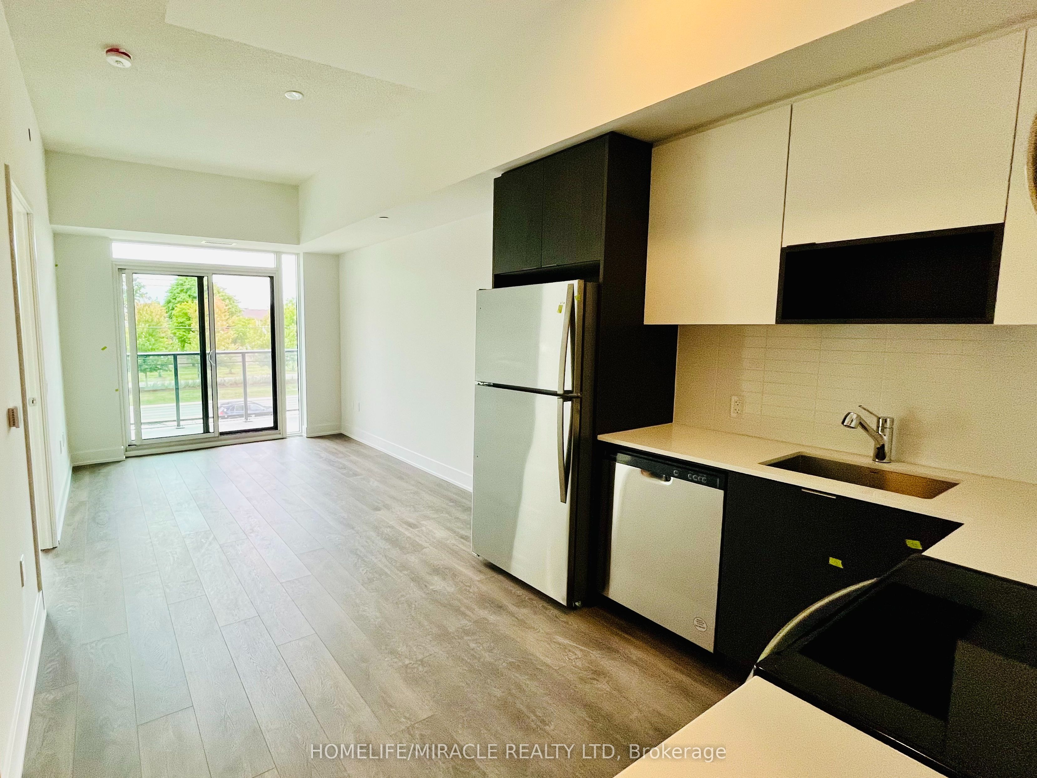 204 - 202 Burnhamthorpe Road E, Peel photo 2