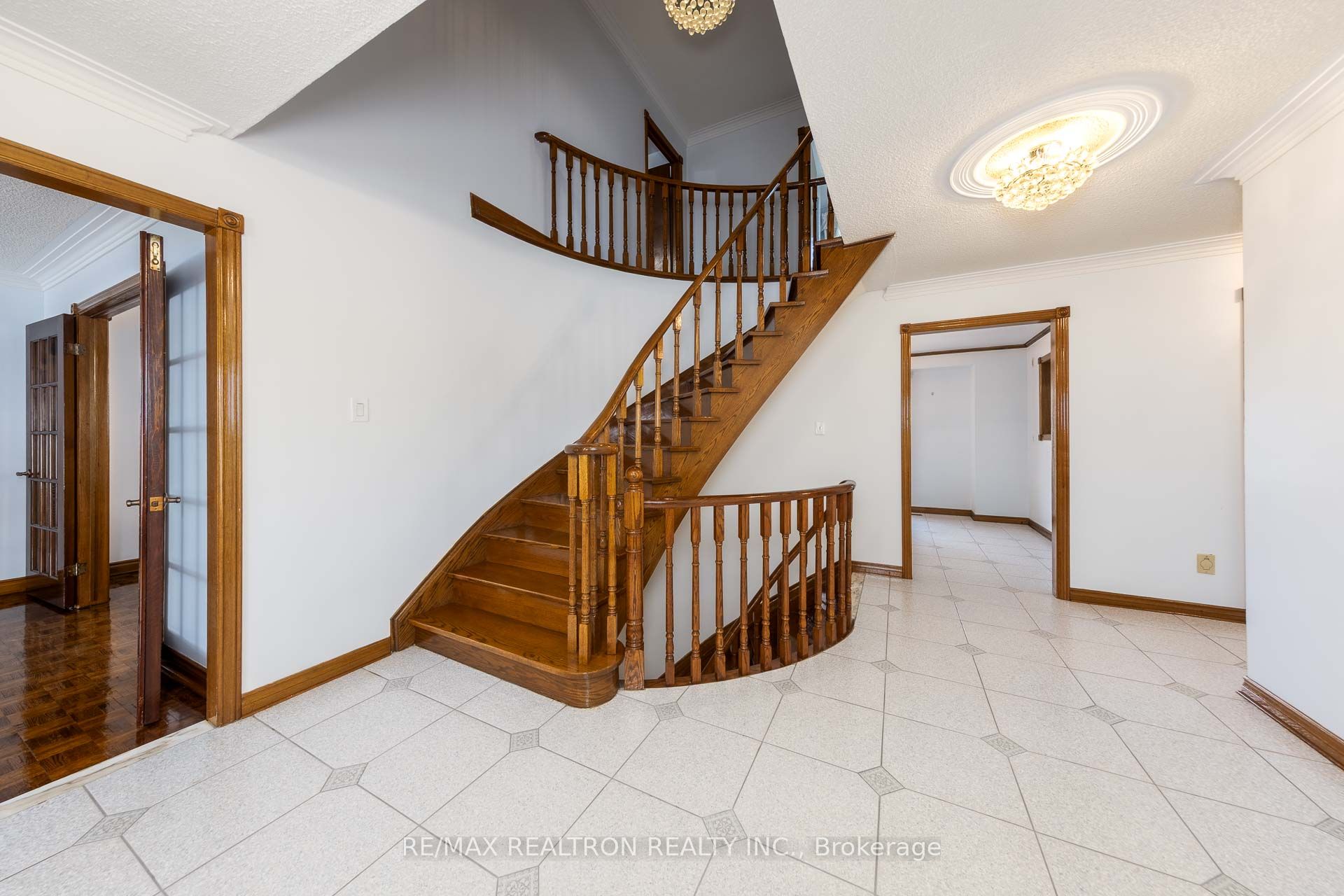 73 Saddle Tree Crescent, Vaughan, ON, L4L 3X4 photo 4