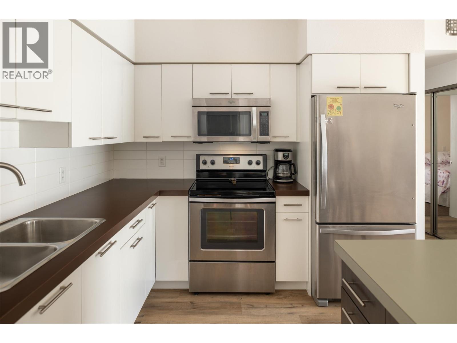208-985 Academy Way, Kelowna, BC, V1V3C8 photo 4