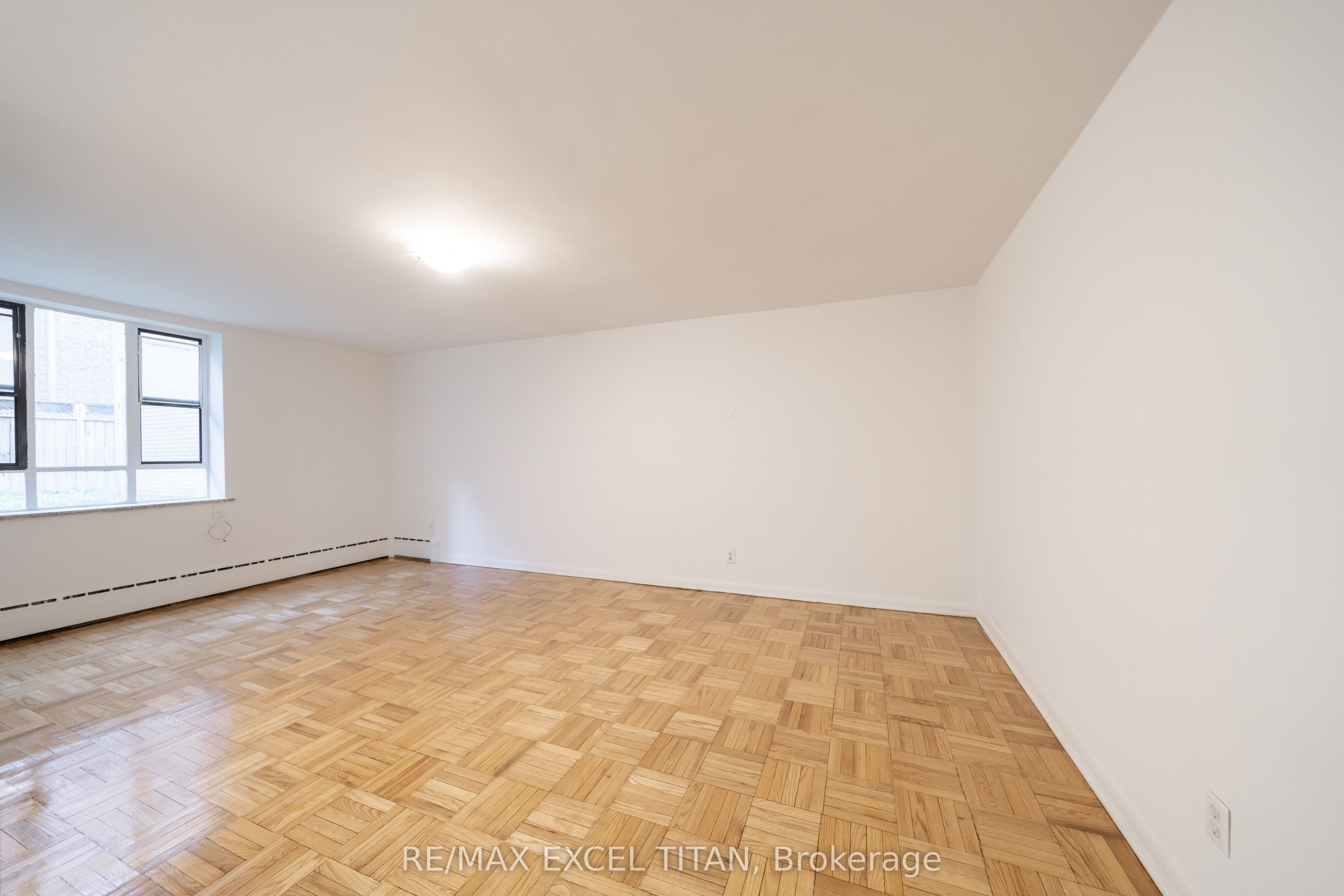 M8-77 Erskine Avenue, Toronto, ON, M4P 1Y5 photo 4